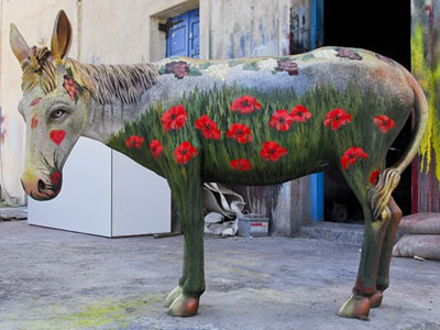 Είκοσι διαφορετικά γαϊδουράκια «βόσκουν» στη Σαντορίνη