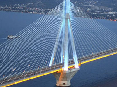 Αγώνας ταχύτητας σε καταδίωξη μηχανόβιων από αστυνομικούς