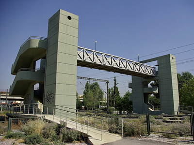 Βρήκαν νεκρή γυναίκα κάτω από γέφυρα