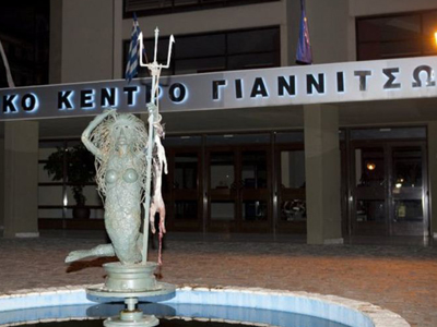 Κρέμασαν τη γάτα στην τρίαινα