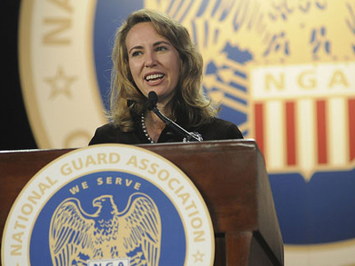 Άνοιξε τα μάτια της η τραυματισμένη Αμερικανίδα βουλευτής