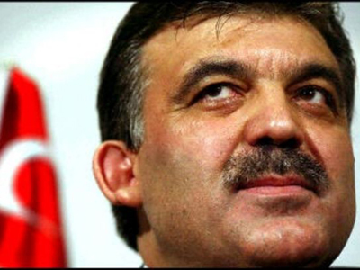 Η βασίλισσα Ελισάβετ βράβευσε τον Αμπντουλάχ Γκιούλ