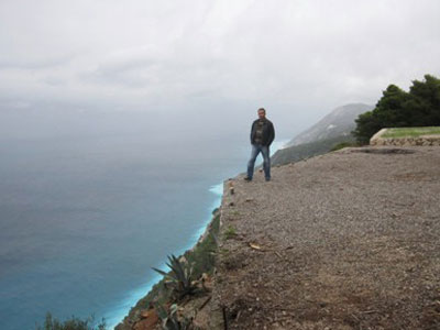 Χωρίς κάγκελα στον γκρεμό