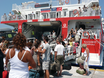 Εγκλωβισμένοι οι οδηγοί μέσα στο Highspeed 5 στην Πάρο