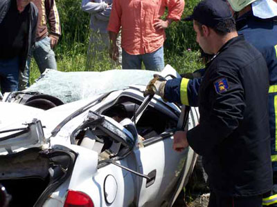 Ι.Χ. «προσγειώθηκε» με την οροφή πάνω σε φορτηγό