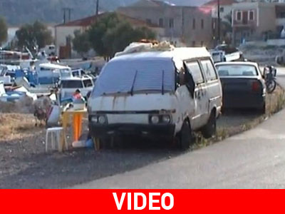 Ζουν μέσα σε εγκαταλελειμμένα αυτοκίνητα