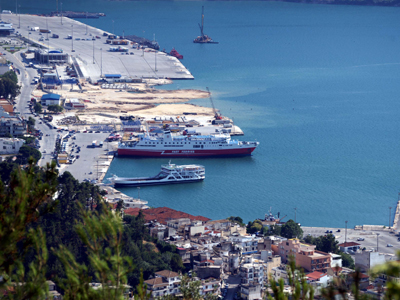 Βοηθούν τους πρόσφυγες που βρίσκονται εγκλωβισμένοι στην Ηγουμενίτσα