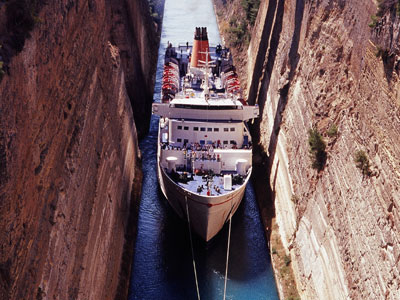 Έπεσε από τον Ισθμό για να αυτοκτονήσει και σώθηκε!