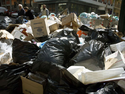 Τους έπνιξαν τα σκουπίδια