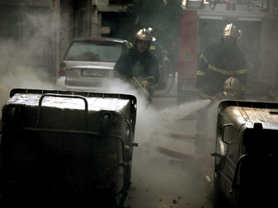 Πυρκαγιά σε κάδους και Ι.Χ.
