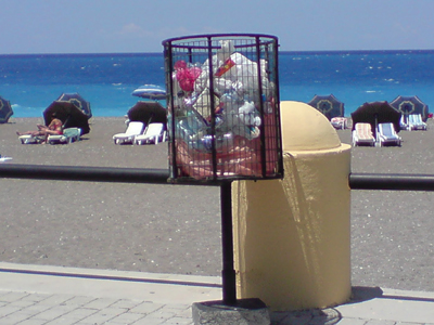 Τα σκουπίδια σε κοινή θέα