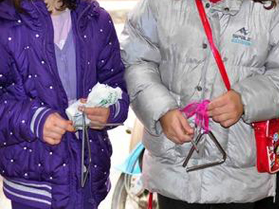 Λήστεψαν τα παιδιά που έλεγαν τα κάλαντα