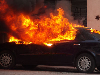 Κάηκε ζωντανός μέσα στο αυτοκίνητο του