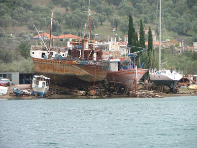 Θα διαλύσουν τάνκερ σε ένα μικρό καρνάγιο;