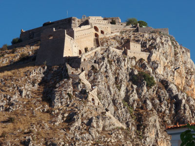 Μέλη της ΚΝΕ στην Ακροναυπλία