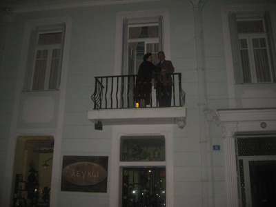 Τους απειλούσε με καραμπίνα, επειδή διαμαρτύρονταν για τις φόλες που βάζει