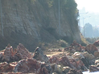 Τα σπίτια στο χείλος του γκρεμού