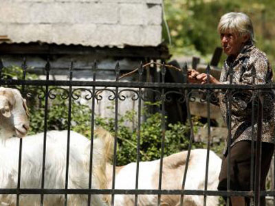 Κοιμούνται με όπλα στα ποιμνιοστάσια