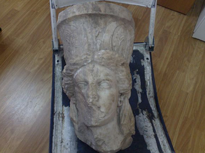 Είχαν στην κατοχή τους μαρμάρινο κεφάλι γυναικείου αγάλματος