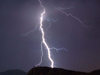 Κεραυνός χτύπησε το δίκτυο της Δ.Ε.Η. στα Χανιά