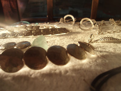 Του έκλεψαν 400.000 ευρώ σε κοσμήματα