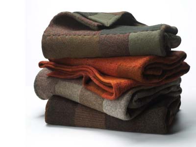 Μαζεύουν υποστρώματα και υπνόσακους για τους άστεγους