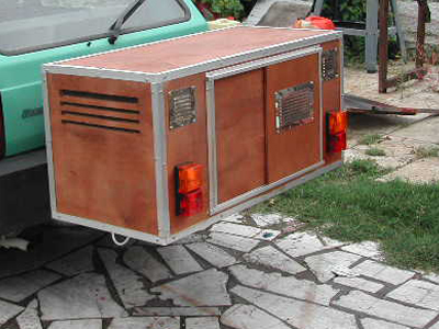 Οι ληστές άφησαν τα πέντε κυνηγόσκυλα να πεθάνουν από ασιτία