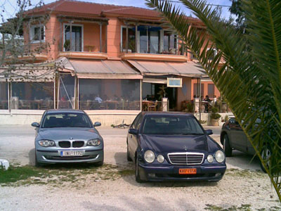 Τσάρκα για ψαράκι με το κρατικό αυτοκίνητο…