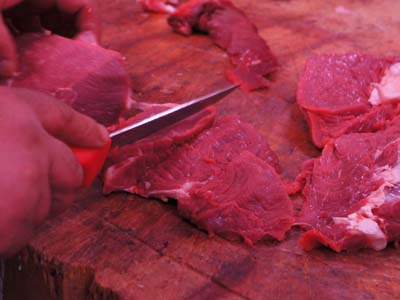 Το κέρδος πάνω από τα εγκλήματα σε βάρος των ζώων;