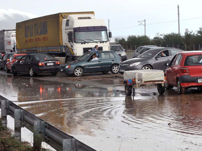 Κλείνουν λακκούβες ανοίγουν δρόμοι