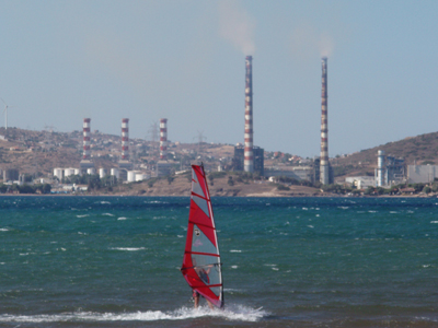 Τρεις σοβαρά τραυματισμένοι στα μάτια από την έκρηξη στο Λαύριο
