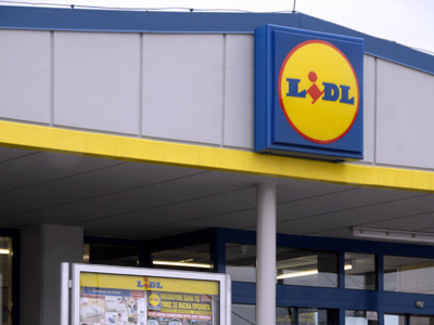 Η Lidl δεν δίνει ούτε κάτι από τα σκουπίδια της