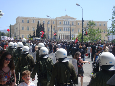 Διαμαρτύρονται για τον ξυλοδαρμό και τη σύλληψη του Δημάκη