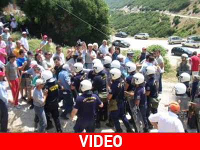 «Πλάκωσαν» τα ΜΑΤ με τις μαγκούρες