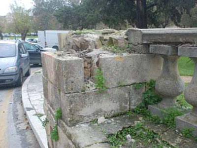 Καταστρέφουν τα μνημεία της Κέρκυρας