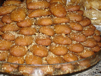 Κατασχέθηκαν μελομακάρονα με… μούχλα