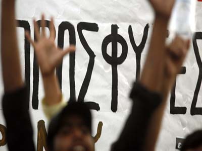 «Ο Παπουτσής σε ρόλο Χόνεκερ»