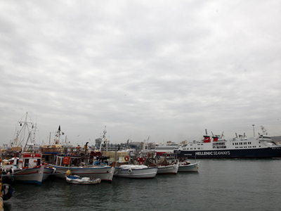 Αποκλεισμένο το λιμάνι του Πειραιά, ακυρώθηκαν δρομολόγια