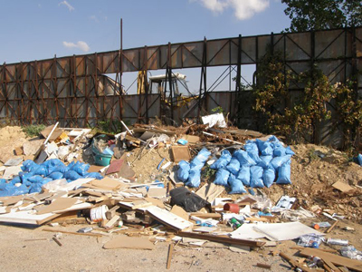 Τα σκουπίδια παραμένουν!
