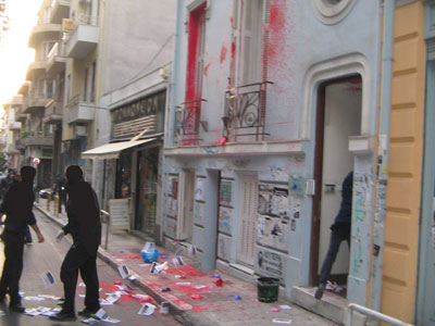 Αυγά και μπογιές στη Νομαρχία Αχαΐας