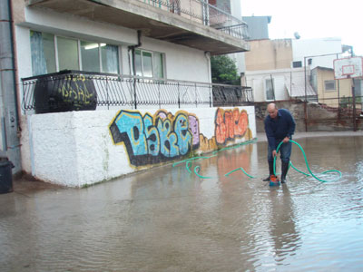 Κάνουν μάθημα στο υπόγειο