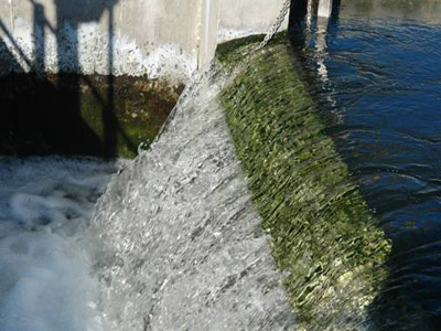 Πετούν καθημερινά στο ποτάμι 25.000 κυβικά βιομηχανικού νερού