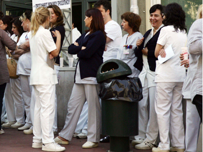 Νοσηλευτές εναντίον Καρατζαφέρη