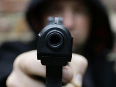 Τον απείλησαν και τον λήστεψαν