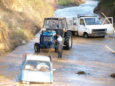 Κόλλησαν στο ποτάμι