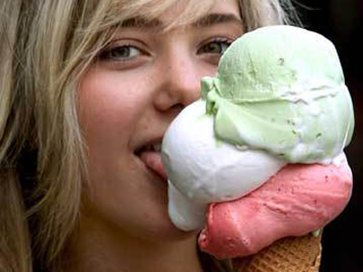 Μοιράζουν παγωτό