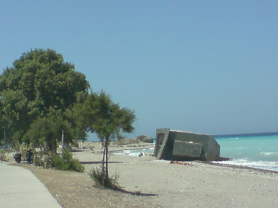 «Εμπόλεμη» παραλία