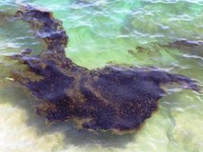 Πετρελαιοκηλίδα στο λιμάνι Σούρπης Μαγνησίας