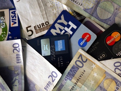 Αυξήσεις επιτοκίων σε δάνεια και κάρτες
