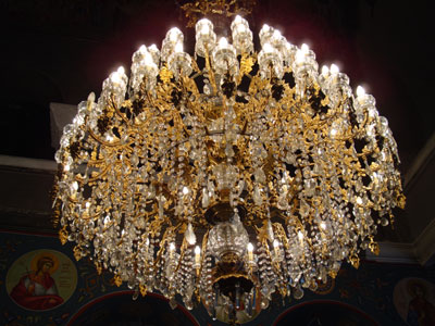 Έπεσε ο πολυέλαιος από το ταβάνι του Δημαρχείου Καβάλας